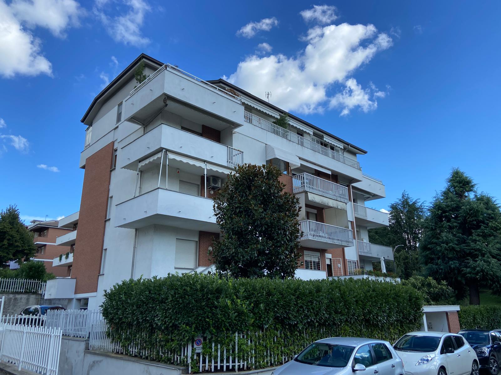 VIA BEZZI QUADRILOCALE CON GIARDINO PRIVATO